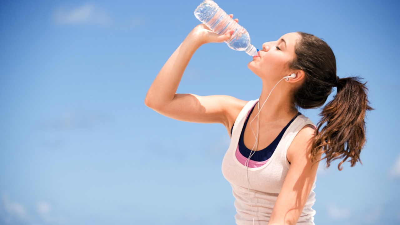 flickr Sourav Sarkar ola de calor agua bebiendo agua